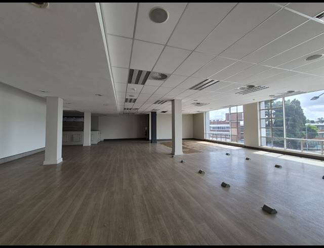 6,227M² RETAIL TO LET IN CRAIGHALL PARK